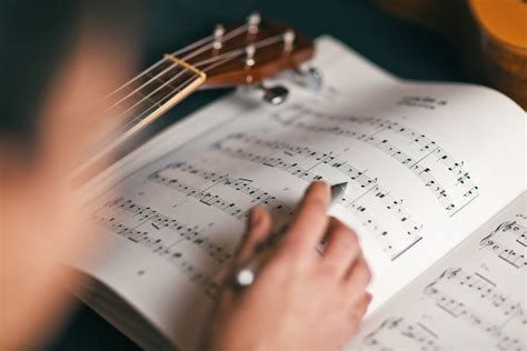 What musicians read to play music: A multifaceted exploration